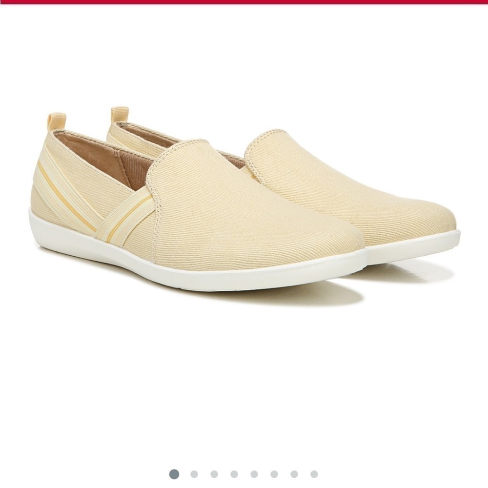 NWT-life stride soft system-9.5-butter yellow-flip on sneaker with active arch